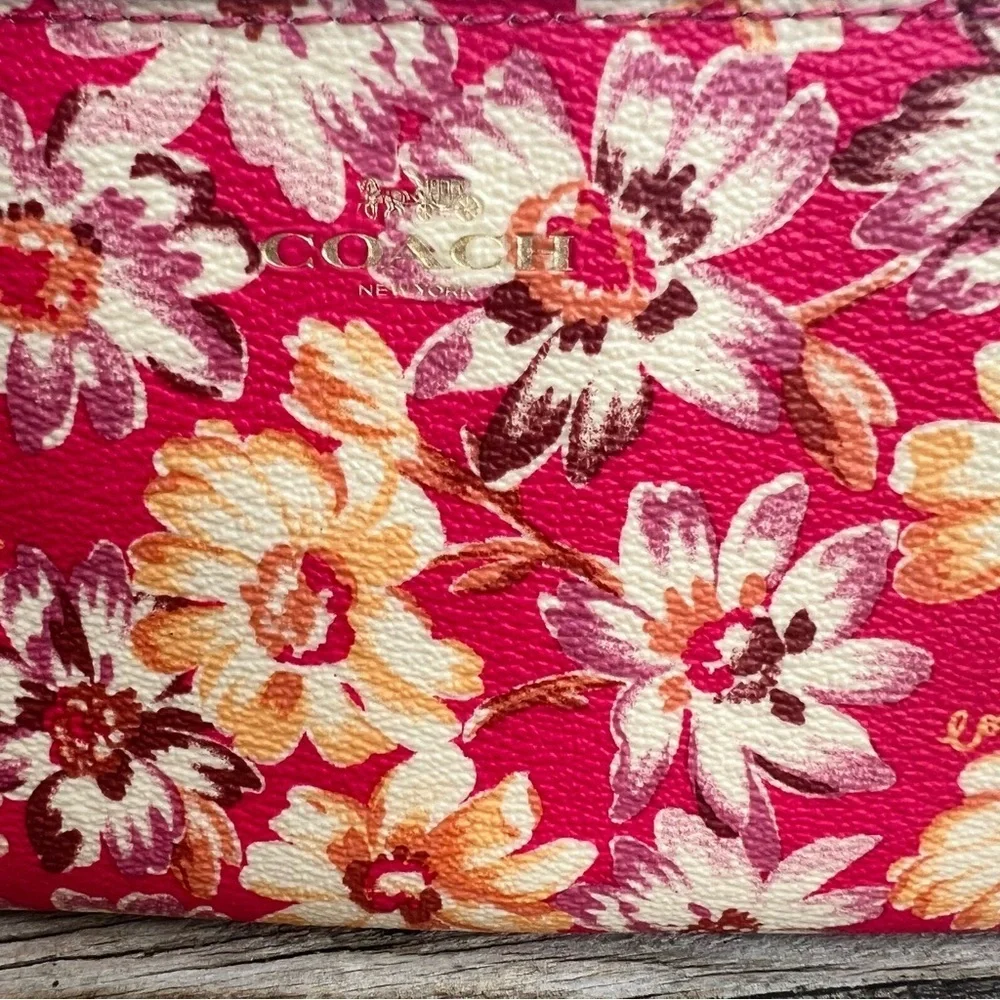 Coach corner zip